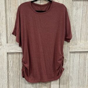 Unbranded Shirt with gathered sides. Sz 2X color maroon